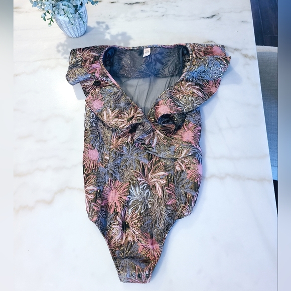 Victoria's Secret Fashion Show Brocade Ruffle One Piece Dream Angels Bodysuit - Picture 6 of 10